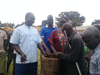 Several people getting trained in bee keeping in the villagle of Pabbo